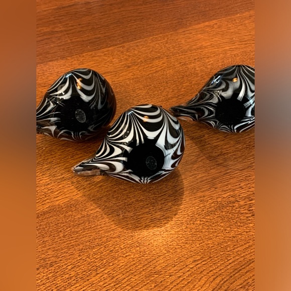 3 solid clear, black & white glass birds - Picture 11 of 12